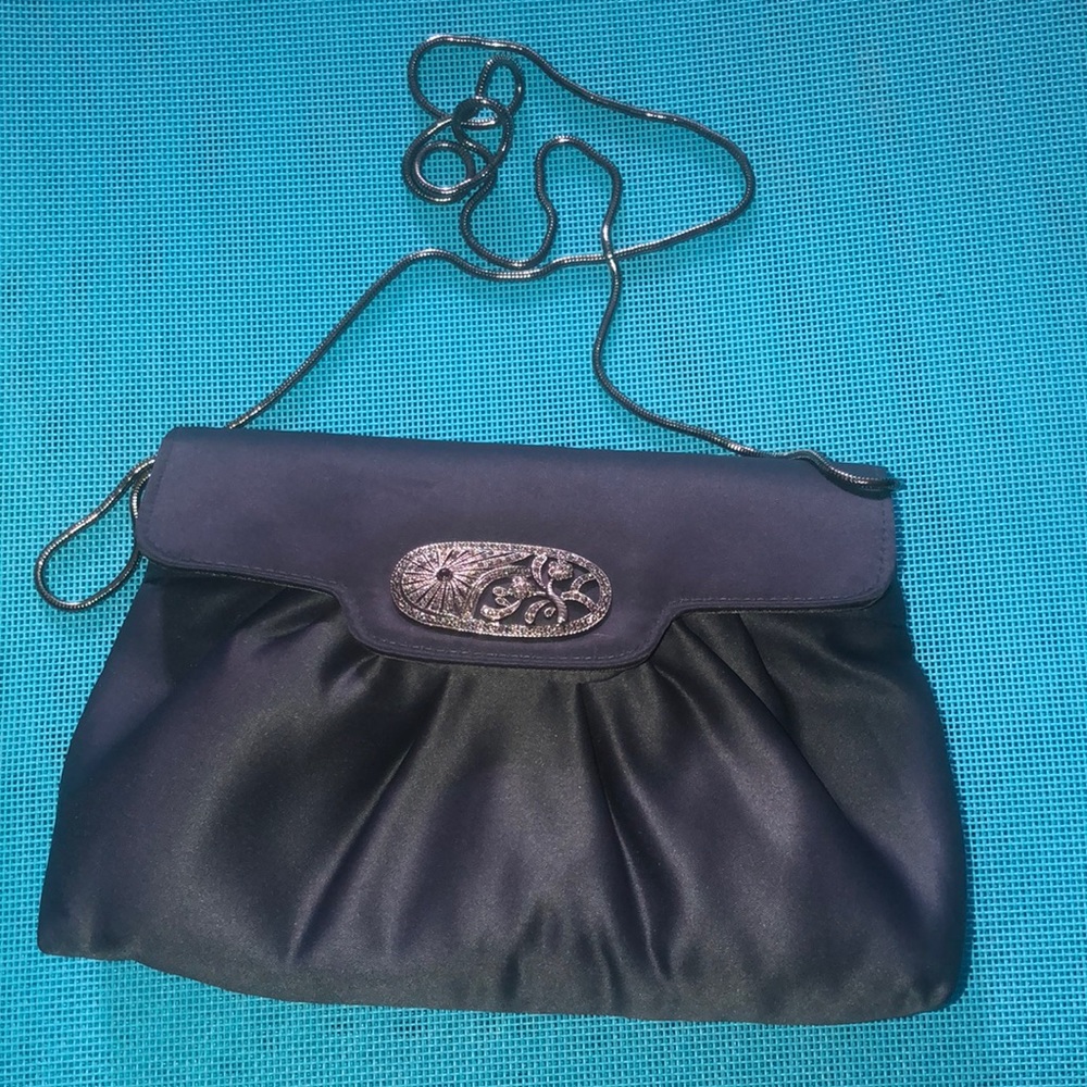 Vintage elan bag with metal strap